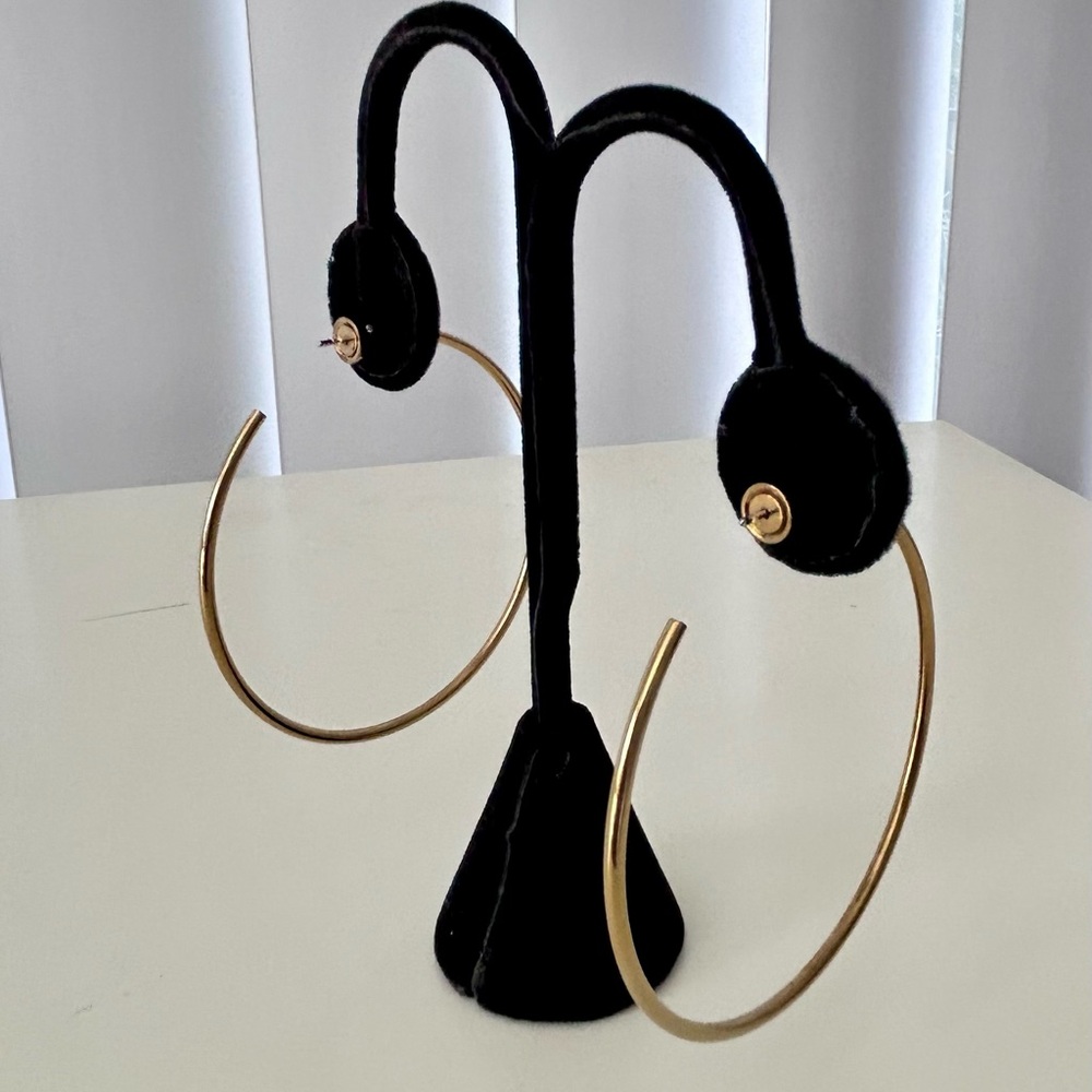 Classic Gold Hoop Earrings – Elegant Women’s Jewelry